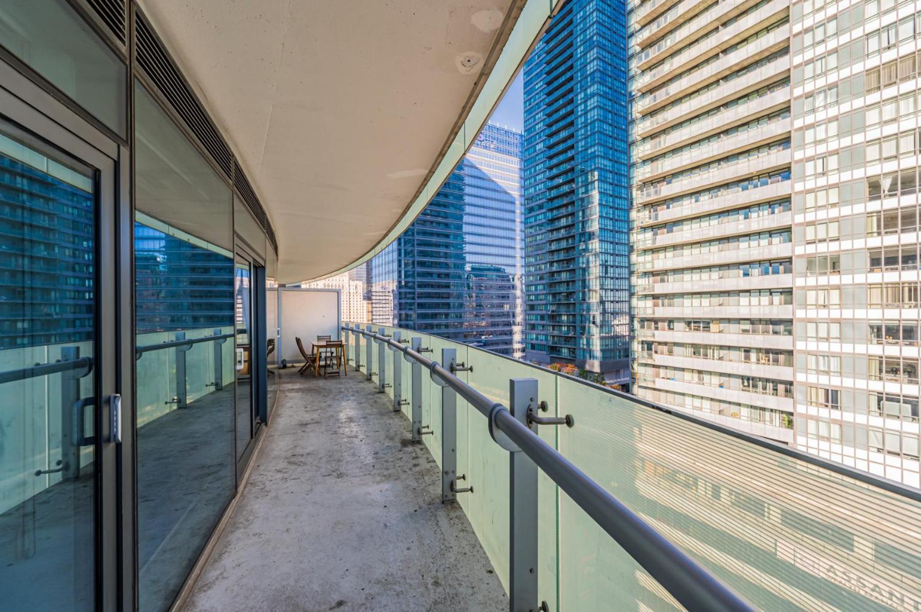 York Suites 5 Toronto Exterior photo