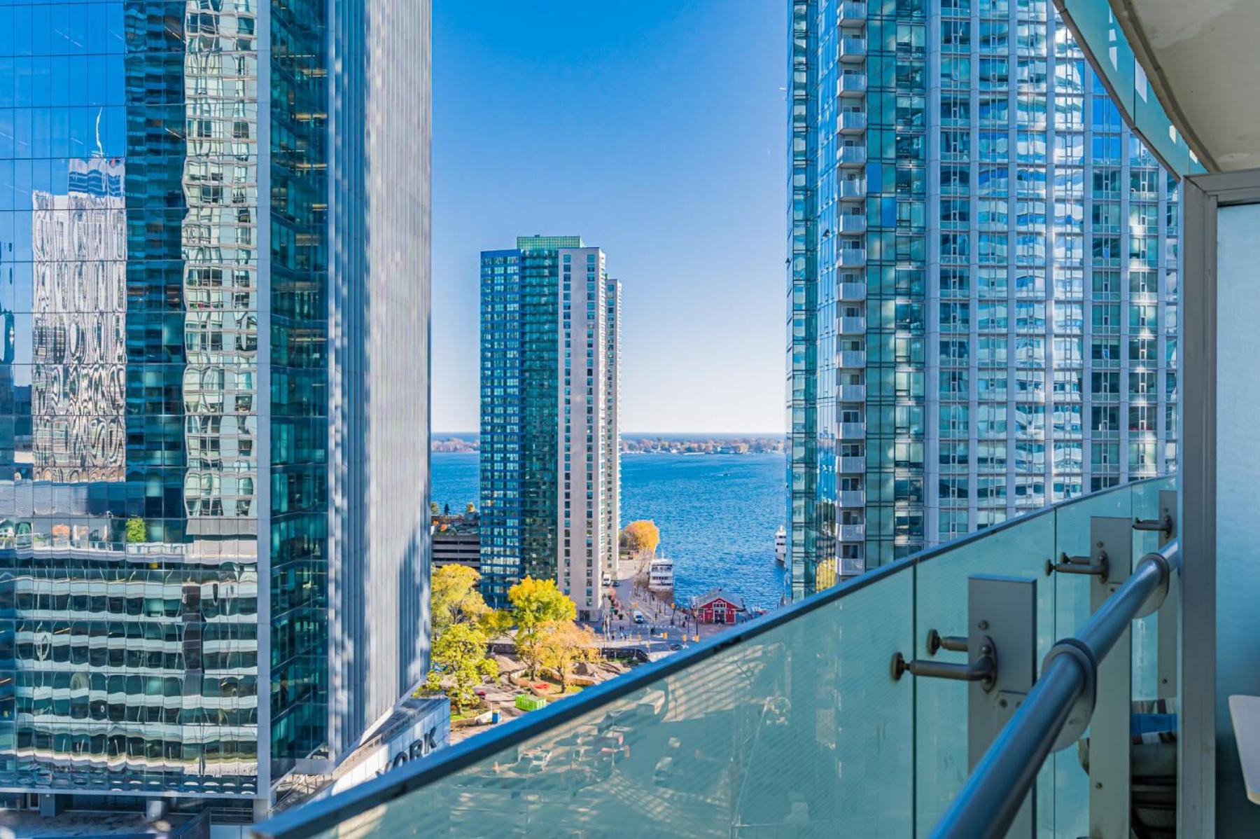 York Suites 5 Toronto Exterior photo